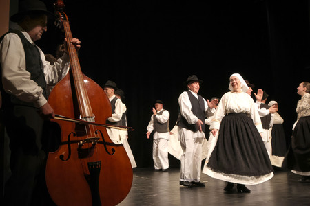 Območno srečanje otroških folklornih skupin RINGARAJA 05 Foto Ljubo Vukelič